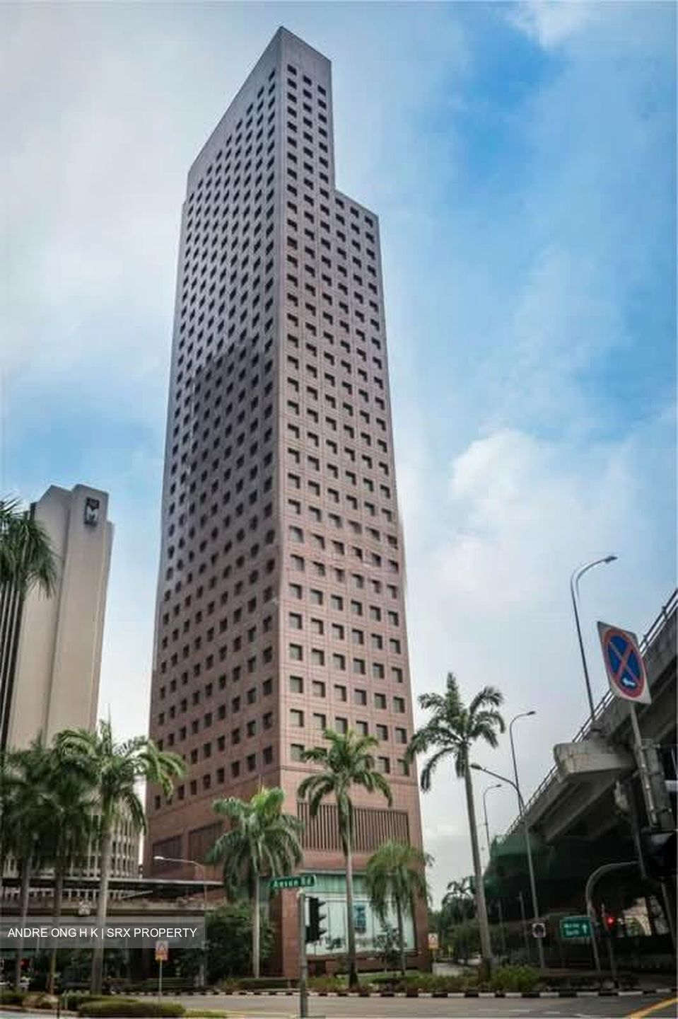 Lippo Centre (D2), Office #558396901